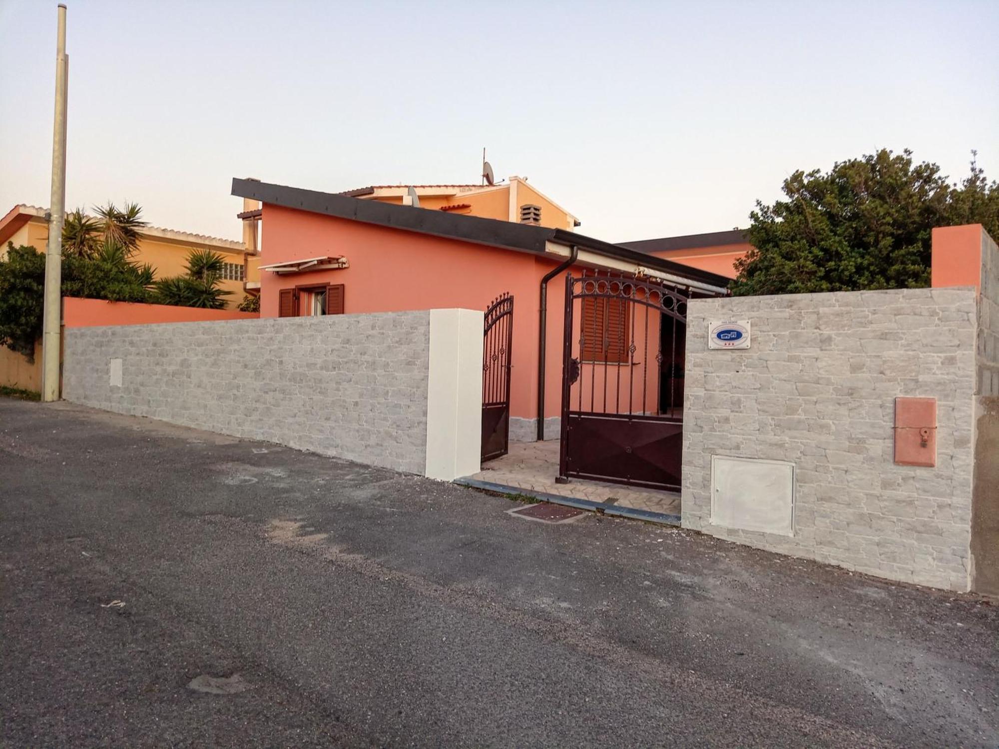 Casa Vacanze Santa Caterina Di Pittinuri  Exterior photo